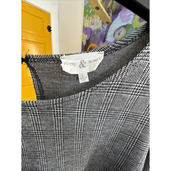 Thyme & Honey Women’s L Houndstooth Pattern With Black & Red Stripes Down Sleeve - Picture 9 of 11